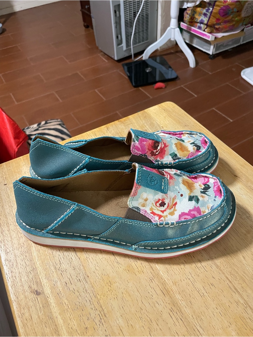 Ariat Cruiser slip on shoe flat loafer pool blue floral pink yellow canvas 8 MED - Picture 6 of 16